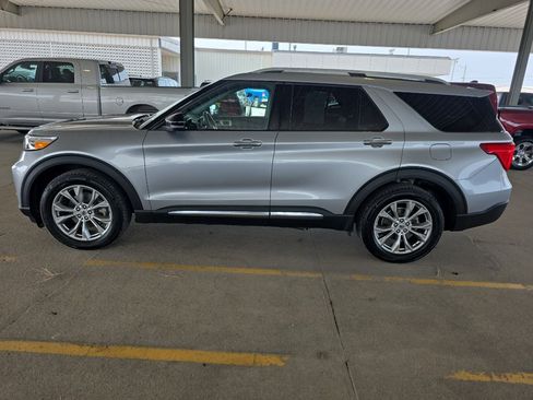 Used 2021 Ford Explorer Limited w/ Equipment Group 301A AWD/4WD image 8