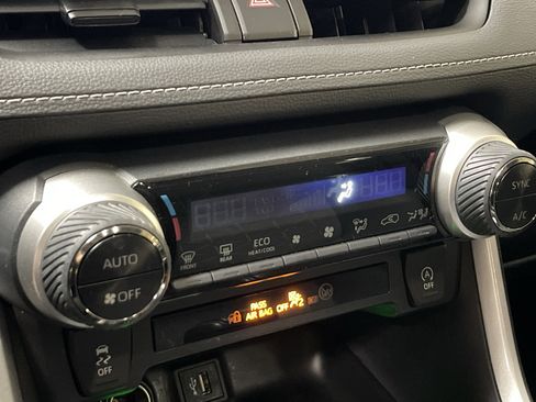 Used 2024 Toyota RAV4 XLE w/ Convenience Package image 24