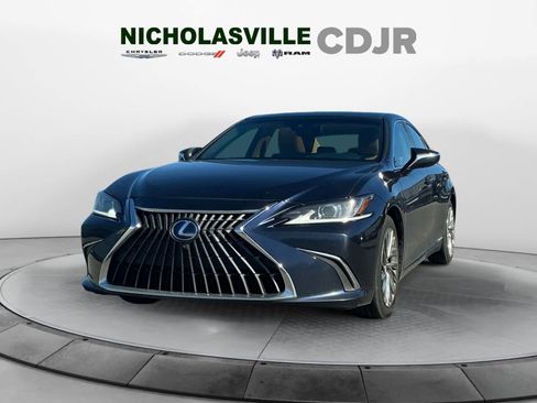 Used 2022 Lexus ES 300h w/ Luxury Package image 1
