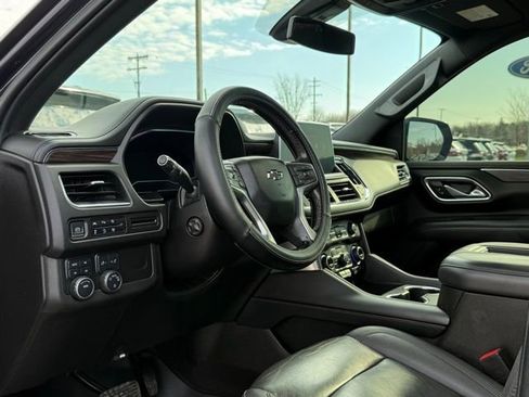 Used 2022 Chevrolet Tahoe Z71 w/ Luxury Package AWD/4WD image 18