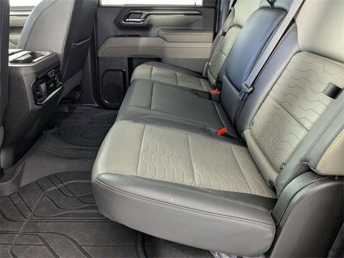 Used 2024 Chevrolet Silverado 2500 ZR2 w/ Technology Package image 28