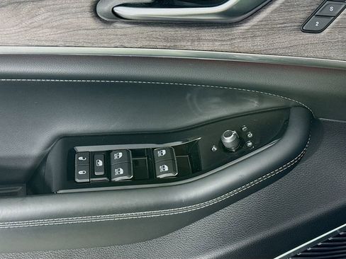 Used 2021 Jeep Grand Cherokee L Overland w/ Luxury Tech Group IV image 19