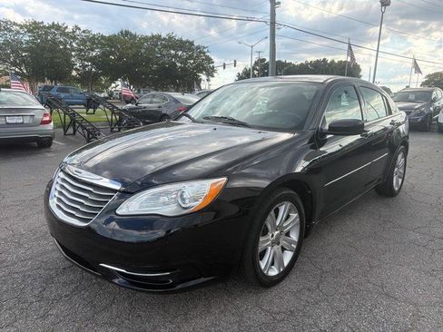 Used 2013 Chrysler 200 Touring FWD image 3