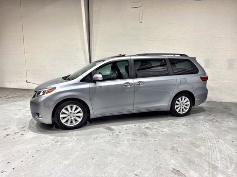 Used 2017 Toyota Sienna Limited FWD image 20