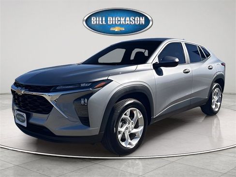 Used 2025 Chevrolet Trax LS w/ LS Convenience Package image 3