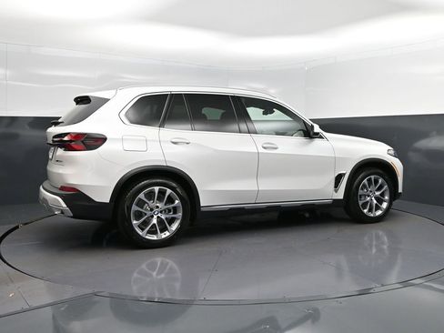 New 2026 BMW X5 xDrive50e w/ Climate Comfort Package image 8
