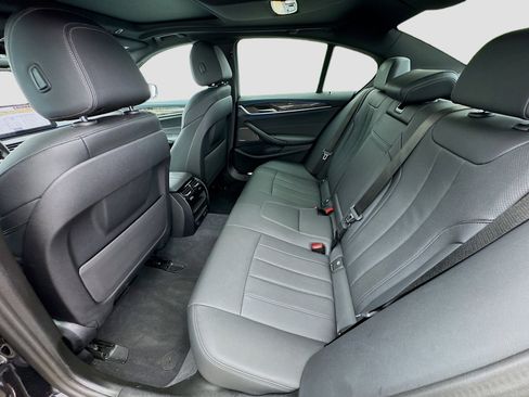 Used 2023 BMW 530e w/ Premium Package image 15