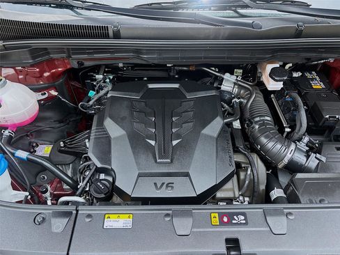 Used 2025 Kia Carnival FWD image 32