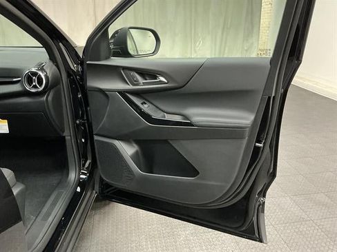 New 2027 Chevrolet Equinox LT w/ LPO, Floor Liner Package AWD/4WD image 31