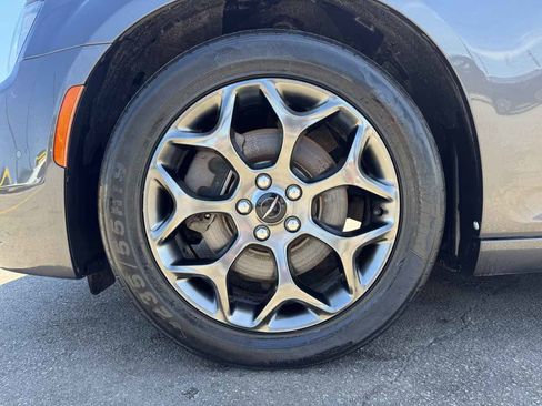 Used 2017 Chrysler 300 S w/ 300S Premium Group AWD/4WD image 9