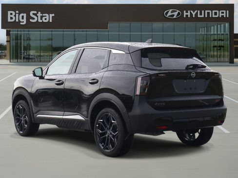 Used 2025 Nissan Kicks SR FWD image 3