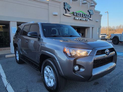 Used 2018 Toyota 4Runner SR5 image 2