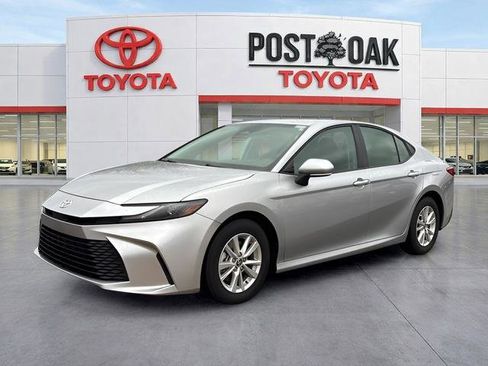 Used 2025 Toyota Camry LE FWD image 3