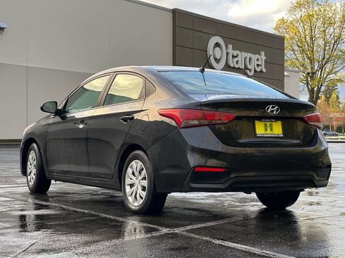 Used 2021 Hyundai Accent SE image 3