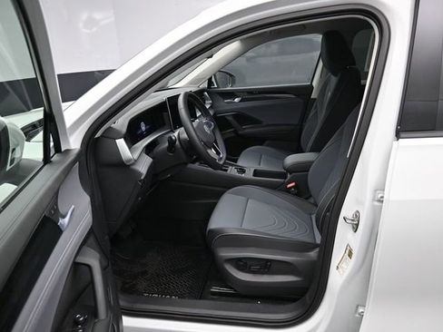 New 2026 Volkswagen Tiguan SE image 9