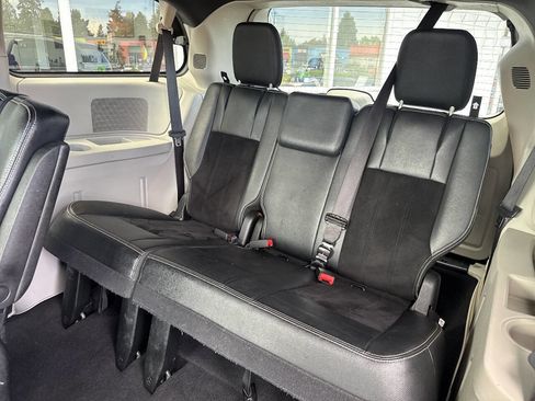 Used 2017 Dodge Grand Caravan SXT FWD image 25