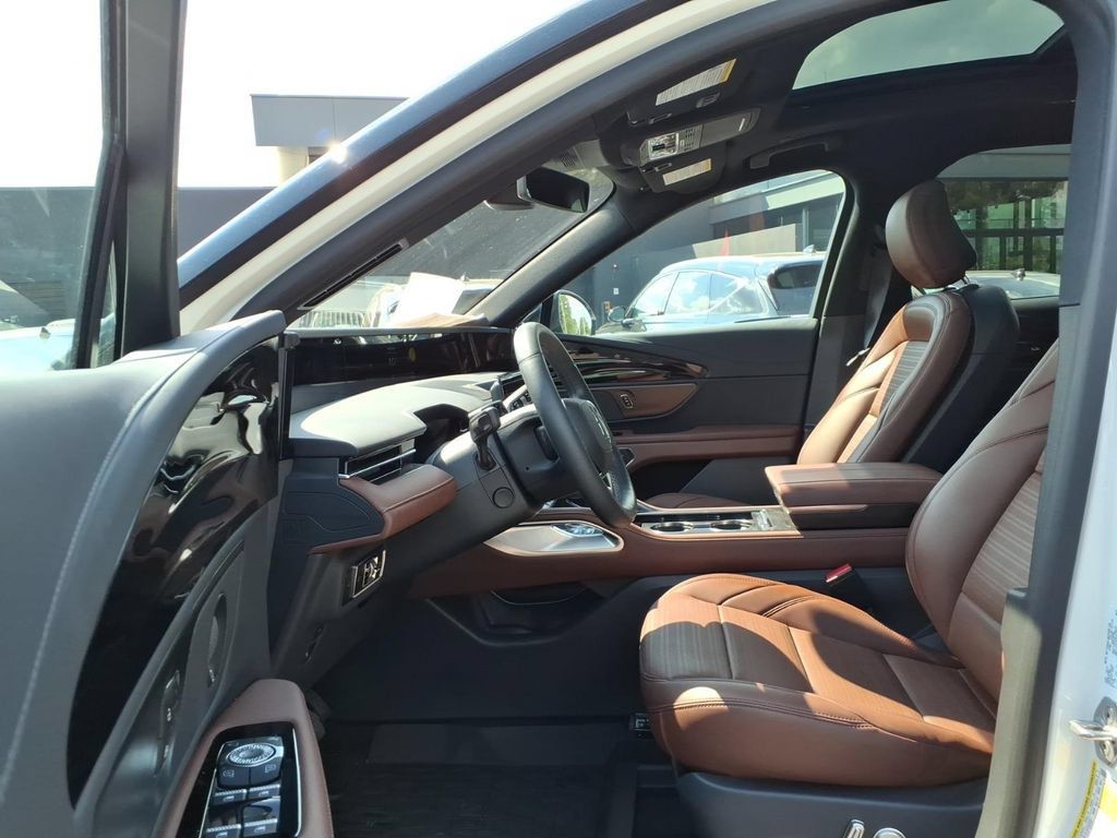 Used 2026 Lincoln Nautilus Reserve AWD/4WD image 15