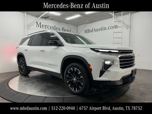 Used 2025 Chevrolet Traverse LT w/ Sun and Wheel Package FWD image 1