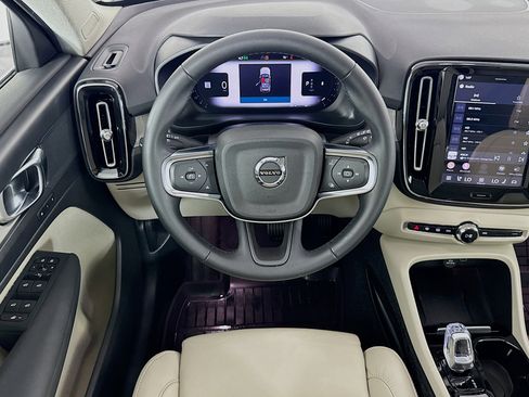 Used 2023 Volvo XC40 B4 Plus w/ Driver Assist Package FWD image 16