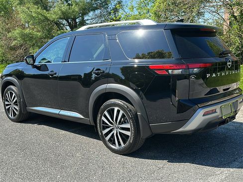 Certified 2024 Nissan Pathfinder Platinum w/ Cargo Package AWD/4WD image 7