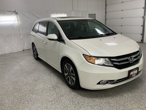 Used 2016 Honda Odyssey Touring Elite image 4