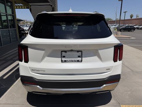 Used 2025 Kia Sorento EX FWD image 13