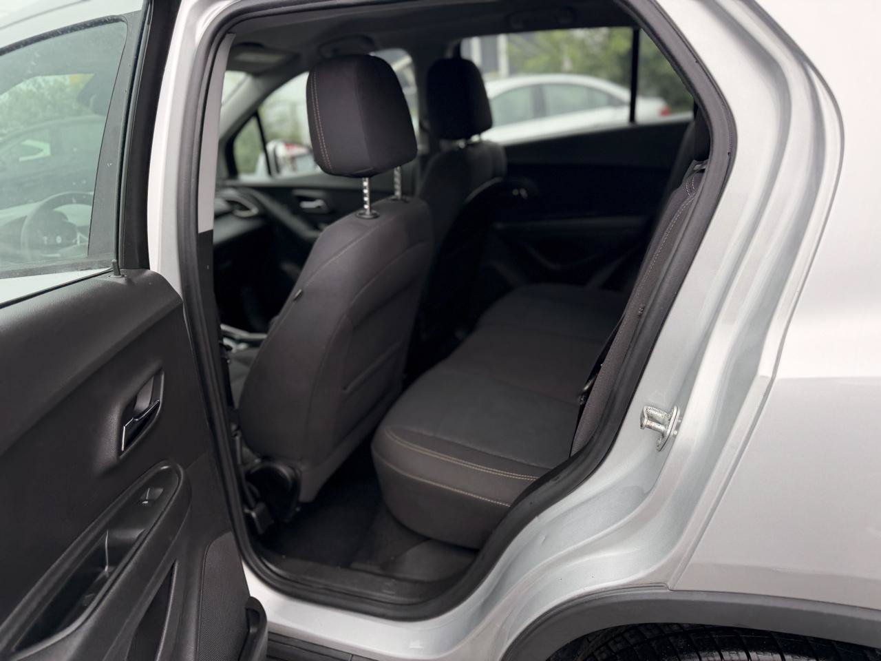 Used 2019 Chevrolet Trax LS FWD image 33