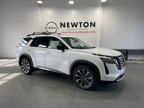 New 2026 Nissan Pathfinder Platinum image 1