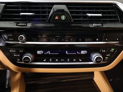 Used 2022 BMW M550i xDrive w/ Premium Package image 63