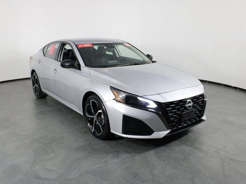 Certified 2023 Nissan Altima 2.5 SR image 12