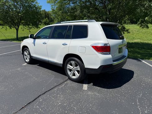 Used 2012 Toyota Highlander Limited w/ Tow Pkg FWD image 16