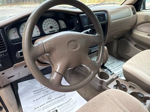 Used 2004 Toyota Tacoma PreRunner RWD image 10