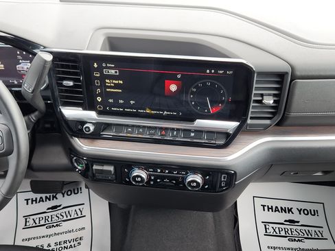 Used 2026 GMC Sierra 1500 SLT AWD/4WD image 19