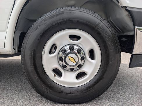 Used 2025 Chevrolet Express 3500 LT w/ LT Preferred Equipment Group RWD image 9