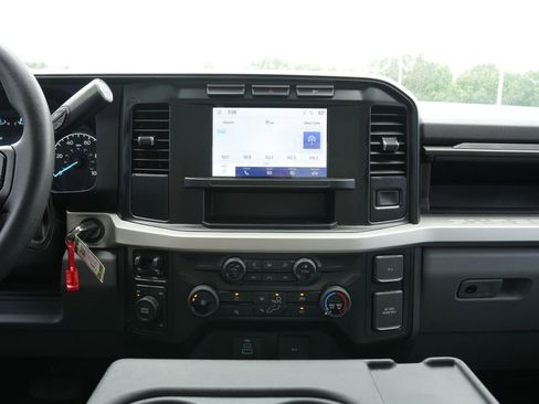 Used 2024 Ford F250 XLT AWD/4WD image 11
