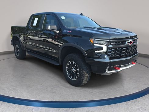 Used 2025 Chevrolet Silverado 1500 ZR2 w/ Technology Package AWD/4WD image 3