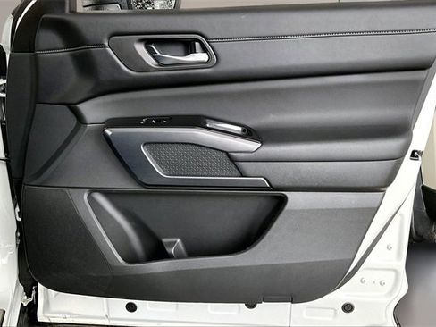 Used 2024 Nissan Pathfinder SL w/ Lighting Package (N92) image 24