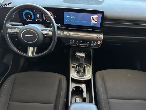 Used 2025 Hyundai Kona SEL FWD image 16