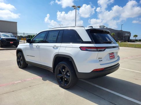 New 2025 Jeep Grand Cherokee Limited w/ Luxury Tech Group II image 3