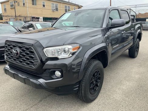 Used 2021 Toyota Tacoma SR5 RWD image 3