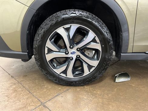 Used 2020 Subaru Outback Limited image 29