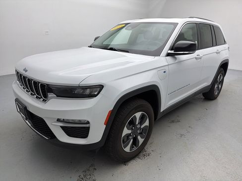 Used 2023 Jeep Grand Cherokee 4WD 4xe image 6