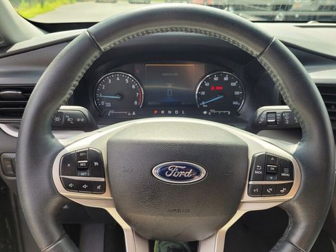 Used 2023 Ford Explorer XLT image 24