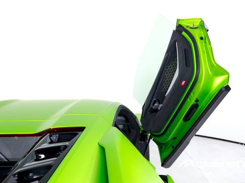 Used 2024 Lamborghini Revuelto AWD/4WD image 18