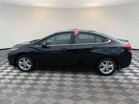 Used 2018 Chevrolet Cruze LT FWD image 4