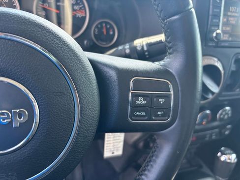 Used 2016 Jeep Wrangler Unlimited Sahara image 17