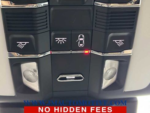 Used 2021 Porsche Macan image 37