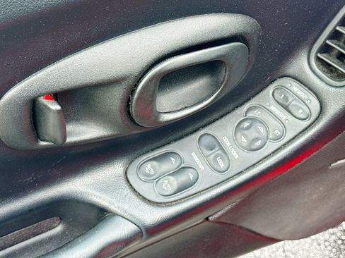 Used 1998 Chevrolet Corvette Coupe w/ Memory Pkg RWD image 16