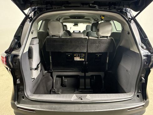 Certified 2022 Toyota Sienna LE FWD image 24