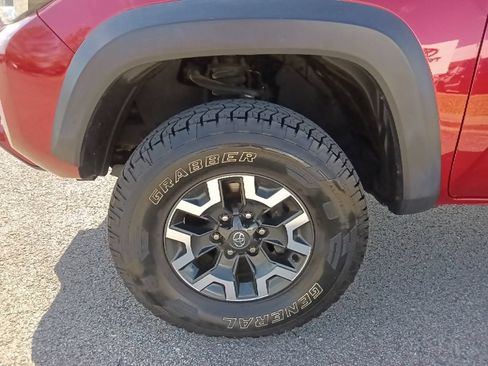 Used 2021 Toyota Tacoma TRD Off-Road AWD/4WD image 10